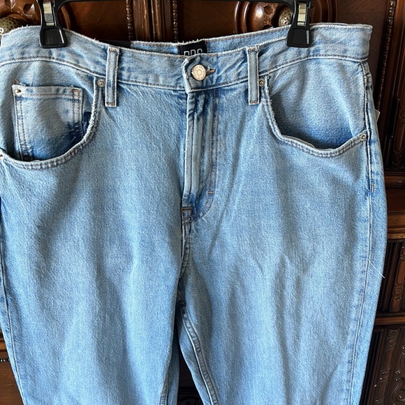 NWT BDG 90’s Bootcut Distressed light wash jeans - Picture 2 of 11